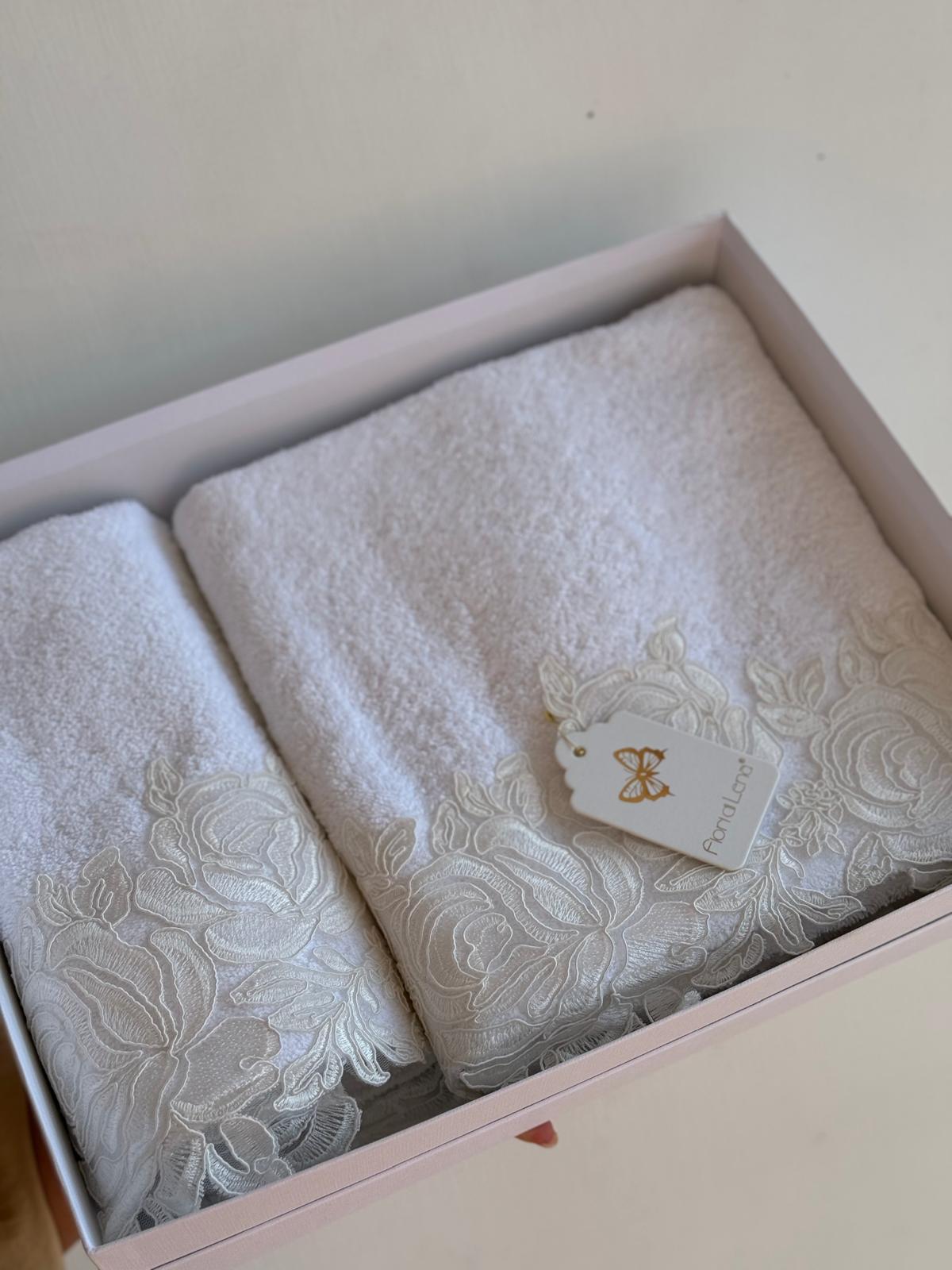 Set asciugamani viso + ospite in spugna con pizzo - FioriDiLena